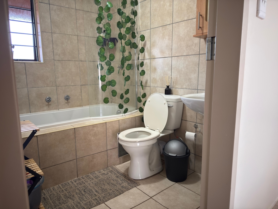 To Let 2 Bedroom Property for Rent in Olympus AH Gauteng