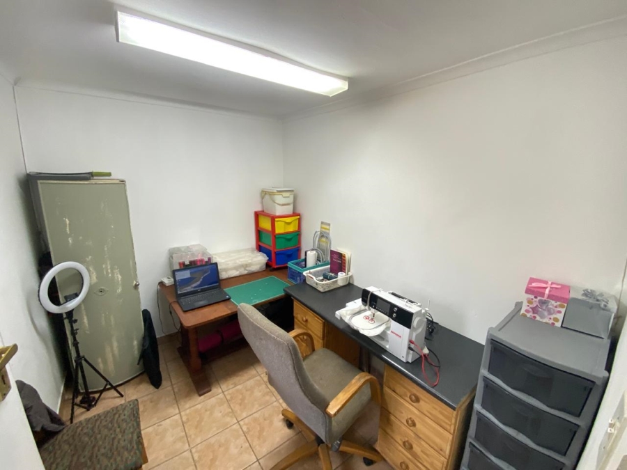 To Let 3 Bedroom Property for Rent in Faerie Glen Gauteng