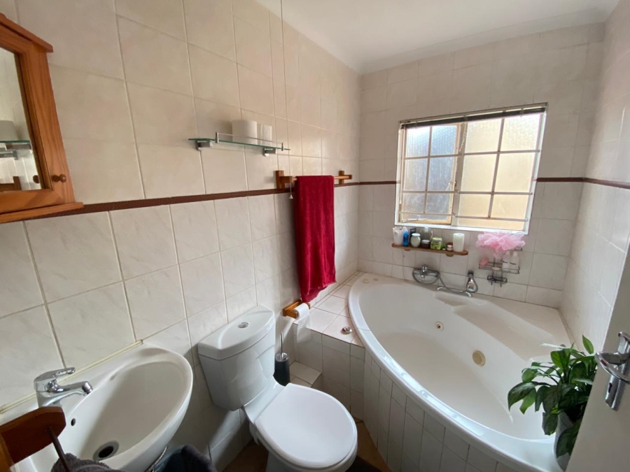 To Let 3 Bedroom Property for Rent in Faerie Glen Gauteng