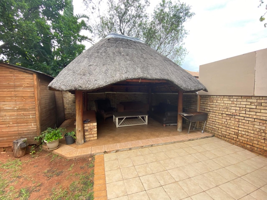 To Let 3 Bedroom Property for Rent in Faerie Glen Gauteng