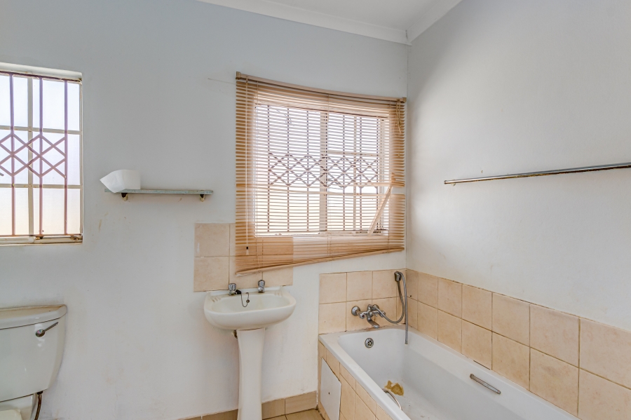4 Bedroom Property for Sale in Cosmo City Gauteng