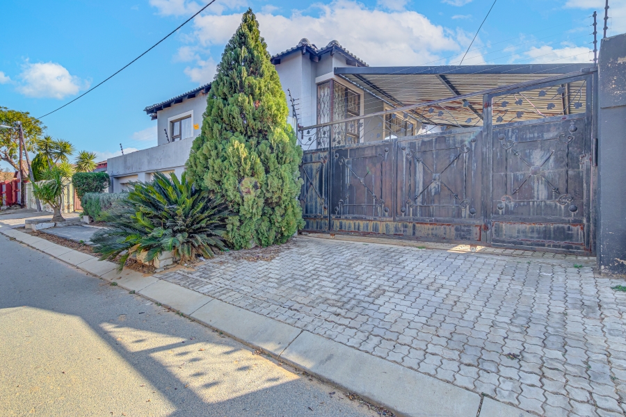 4 Bedroom Property for Sale in Cosmo City Gauteng