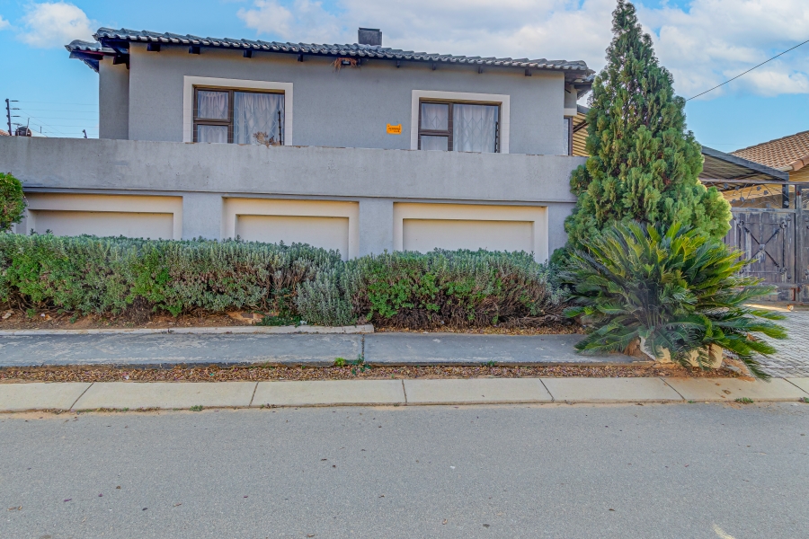 4 Bedroom Property for Sale in Cosmo City Gauteng