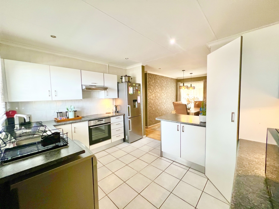 3 Bedroom Property for Sale in Halfway Gardens Gauteng