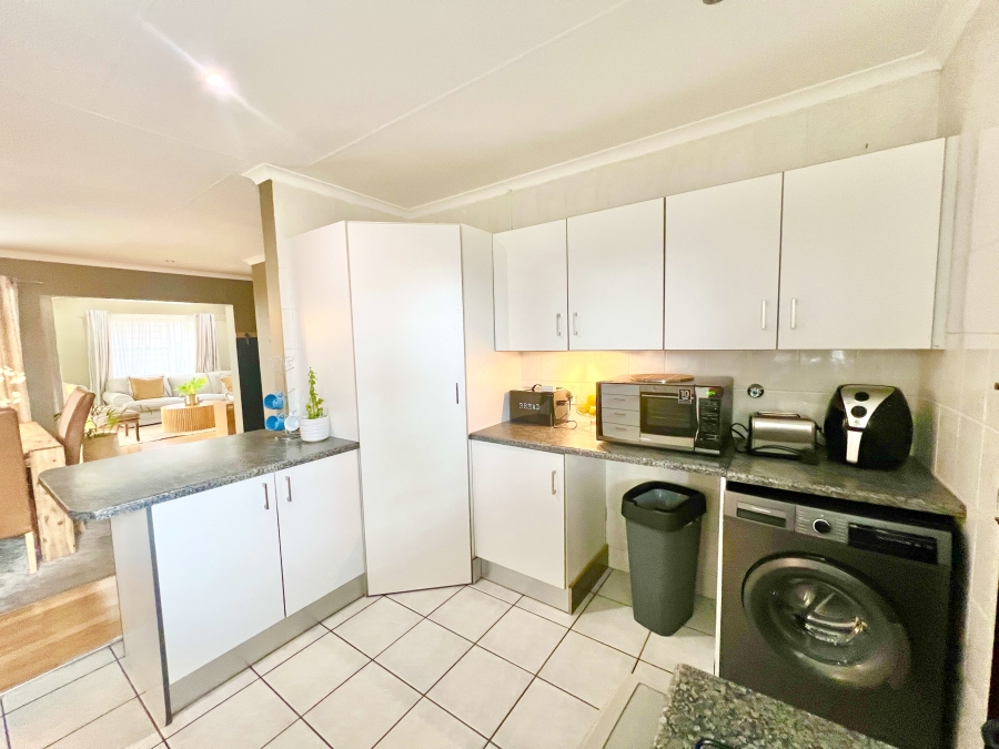 3 Bedroom Property for Sale in Halfway Gardens Gauteng