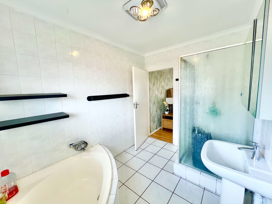 3 Bedroom Property for Sale in Halfway Gardens Gauteng