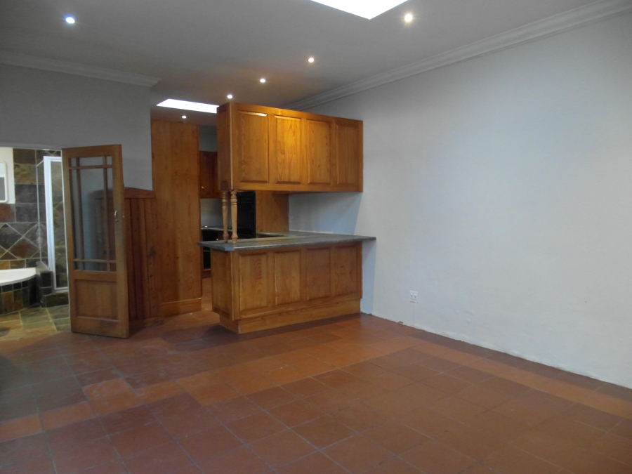 To Let 1 Bedroom Property for Rent in Linden Gauteng