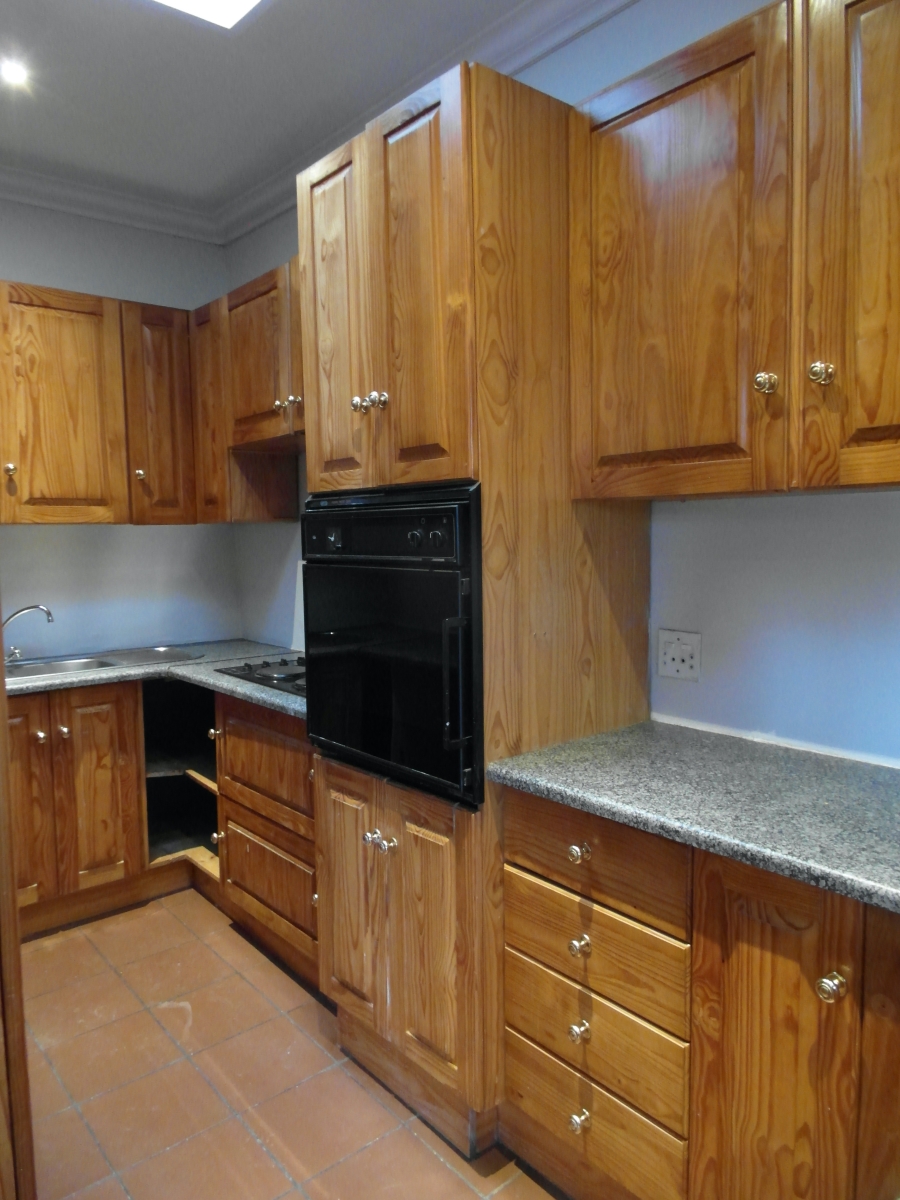 To Let 1 Bedroom Property for Rent in Linden Gauteng
