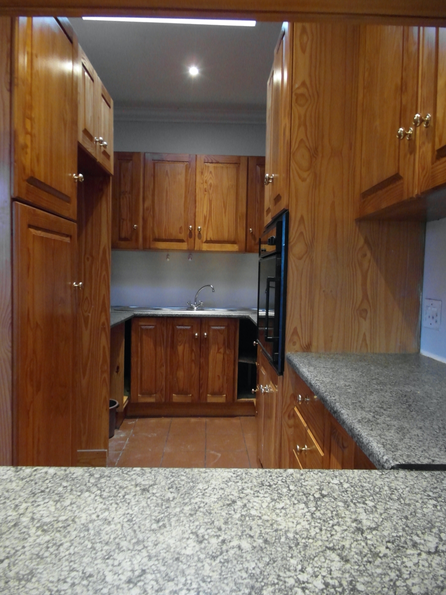 To Let 1 Bedroom Property for Rent in Linden Gauteng