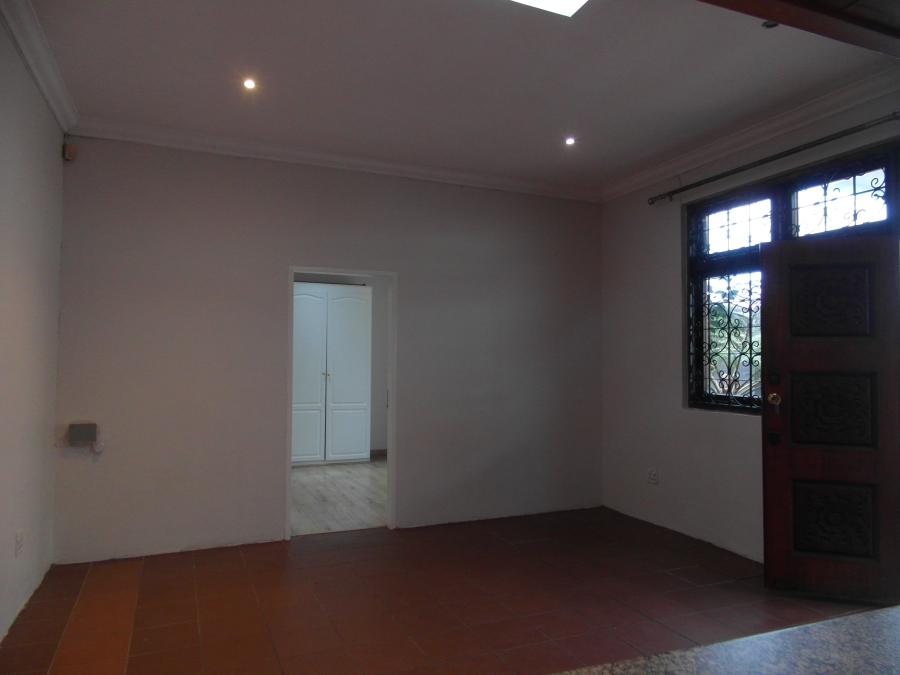 To Let 1 Bedroom Property for Rent in Linden Gauteng