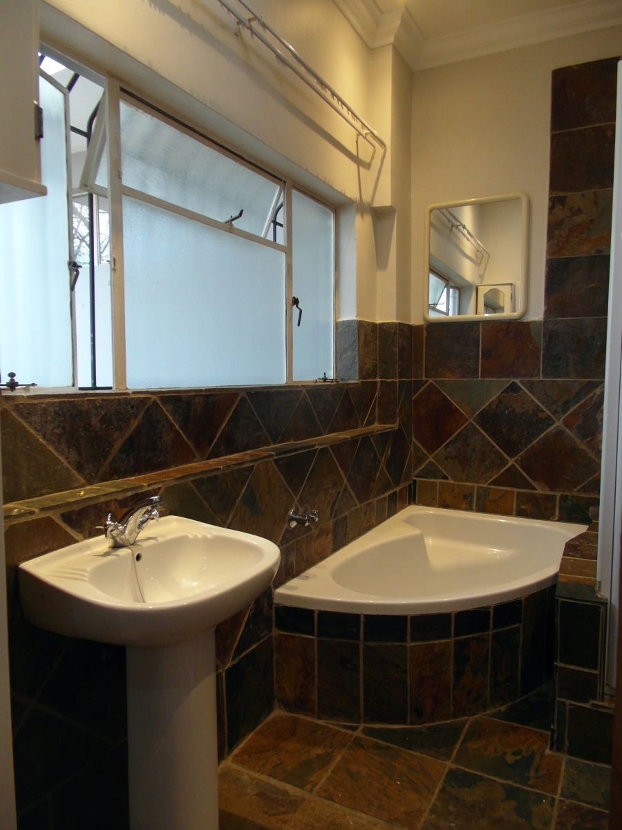To Let 1 Bedroom Property for Rent in Linden Gauteng