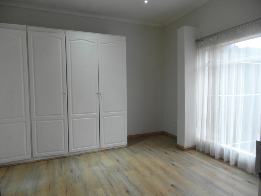 To Let 1 Bedroom Property for Rent in Linden Gauteng