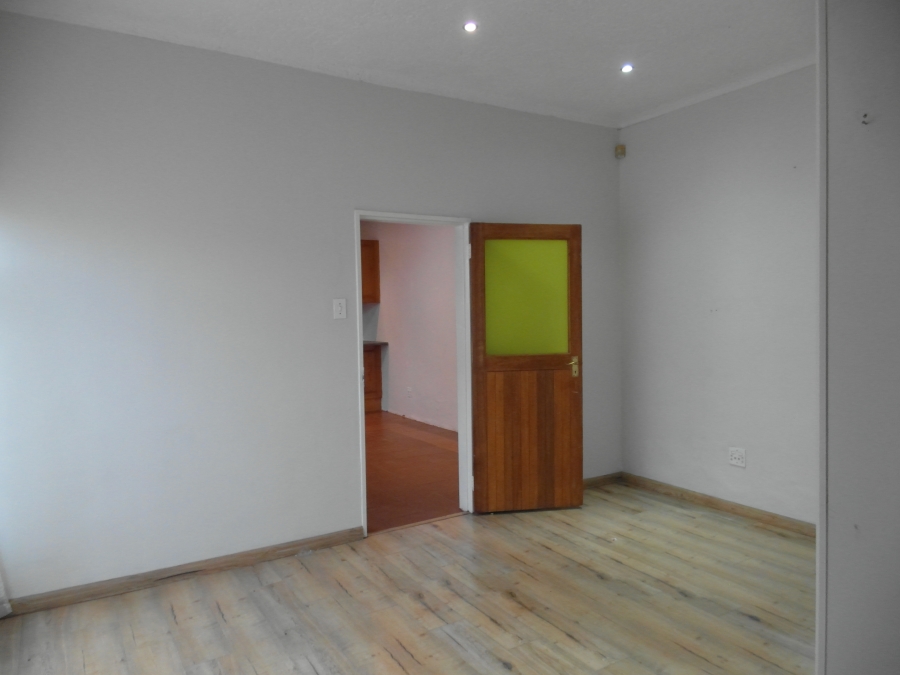 To Let 1 Bedroom Property for Rent in Linden Gauteng