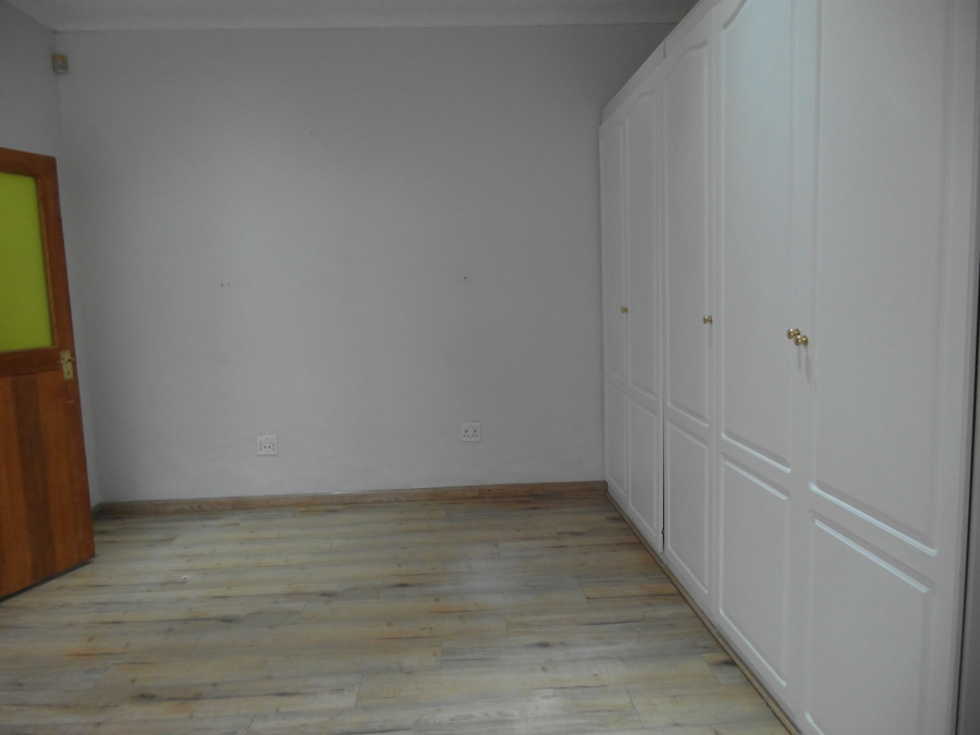 To Let 1 Bedroom Property for Rent in Linden Gauteng