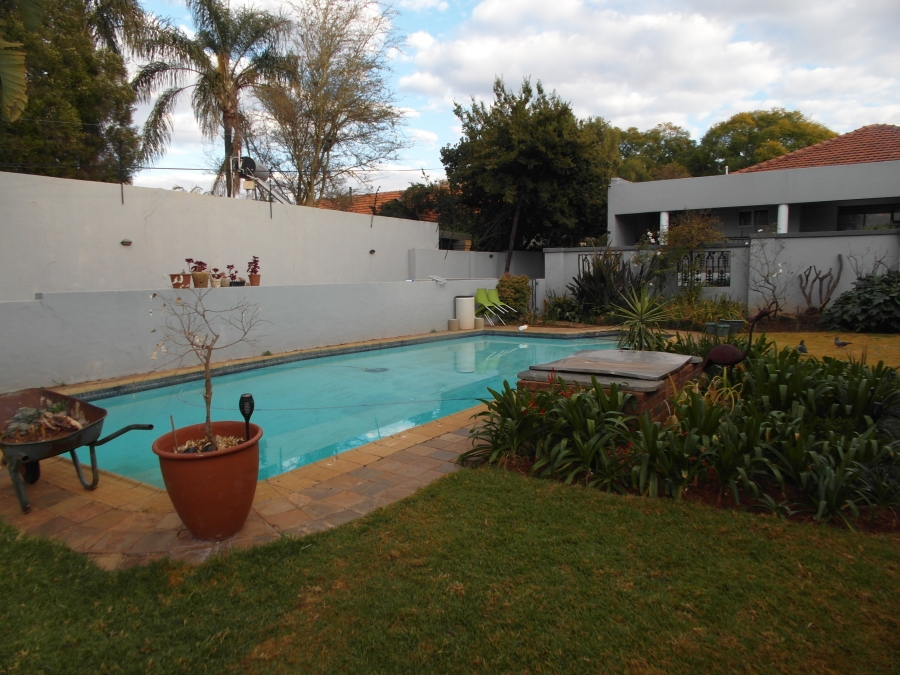 To Let 1 Bedroom Property for Rent in Linden Gauteng