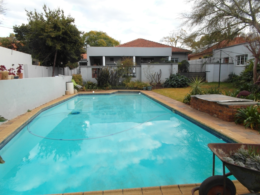To Let 1 Bedroom Property for Rent in Linden Gauteng