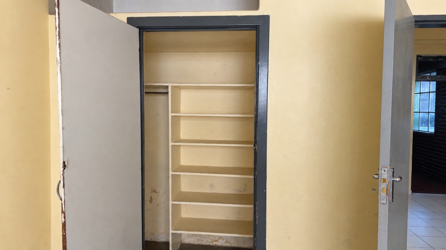 To Let 2 Bedroom Property for Rent in Johannesburg Central Gauteng