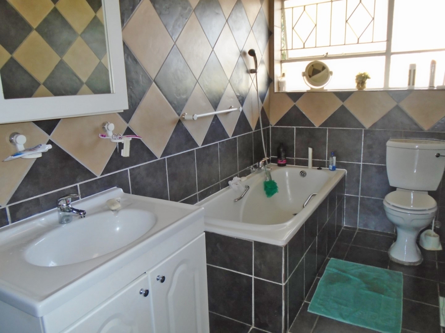 To Let 3 Bedroom Property for Rent in Victory Park Gauteng