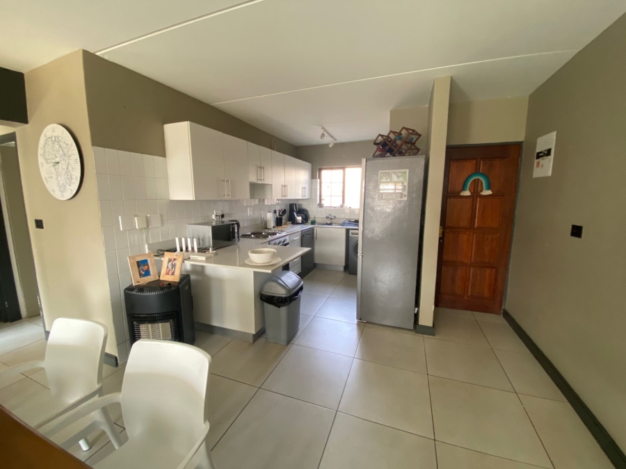 To Let 2 Bedroom Property for Rent in Bedfordview Gauteng