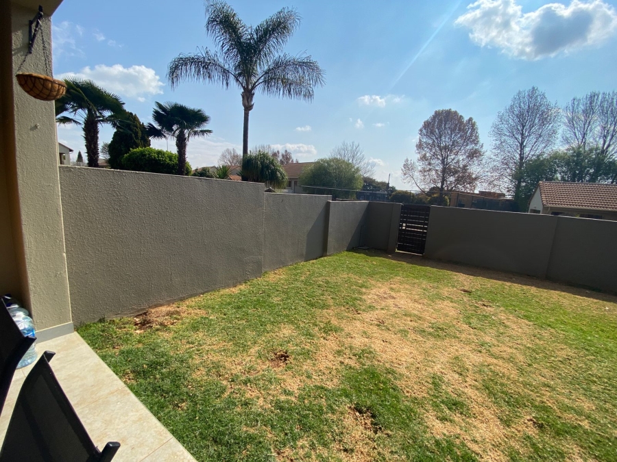 To Let 2 Bedroom Property for Rent in Bedfordview Gauteng