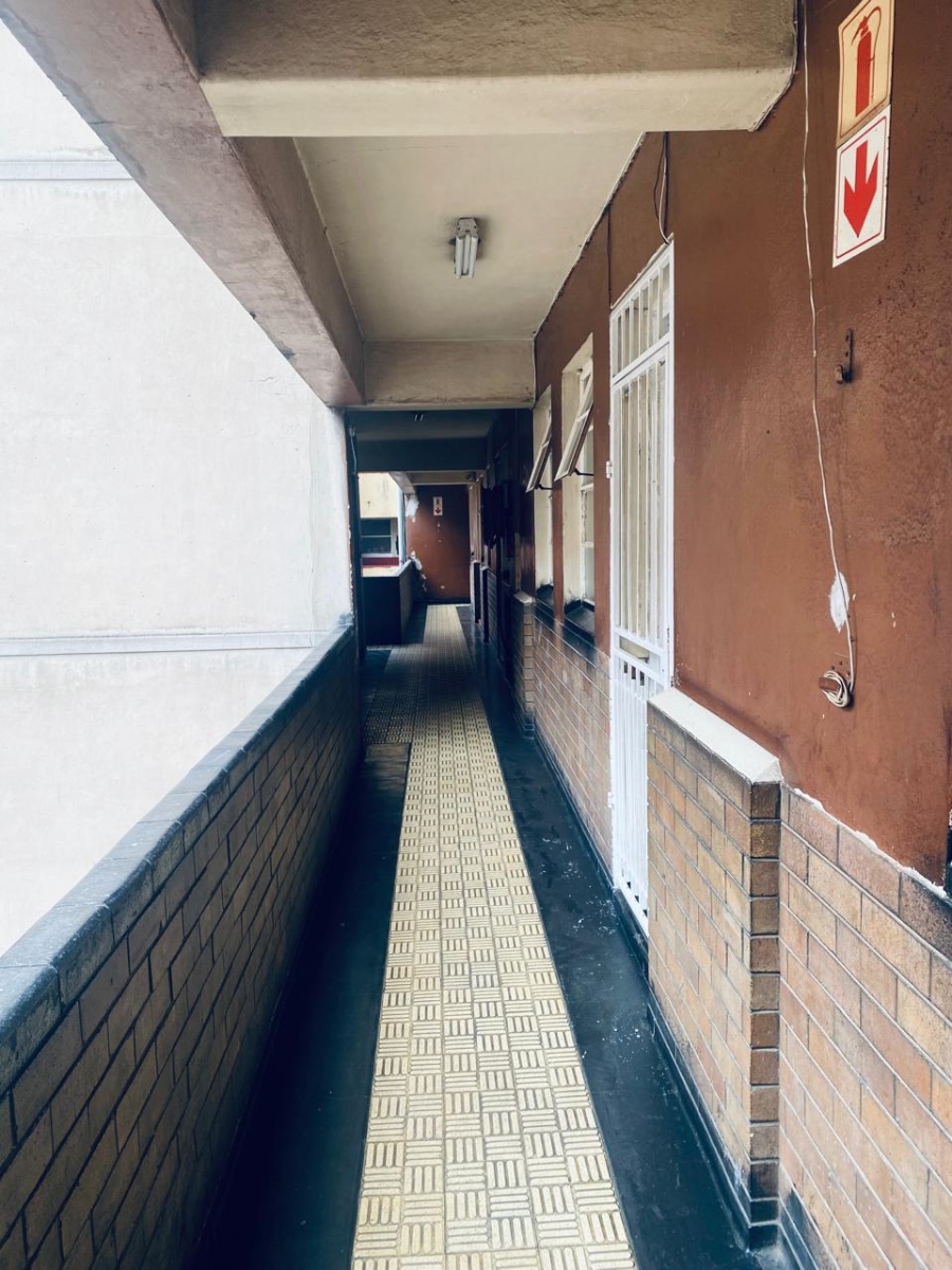 2 Bedroom Property for Sale in Hillbrow Gauteng