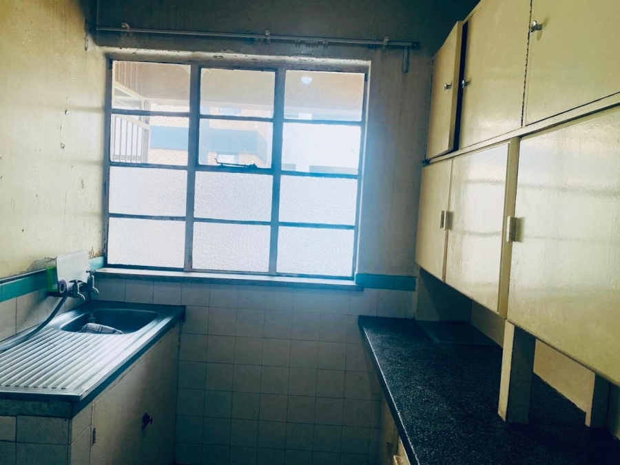2 Bedroom Property for Sale in Hillbrow Gauteng