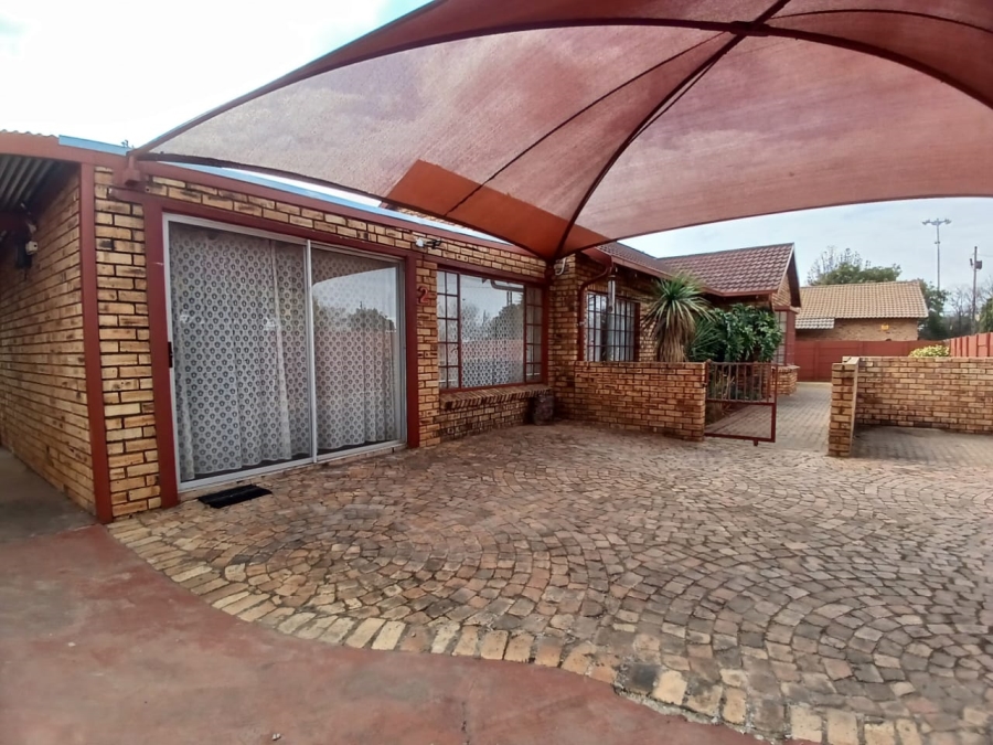 3 Bedroom Property for Sale in Randpoort Gauteng