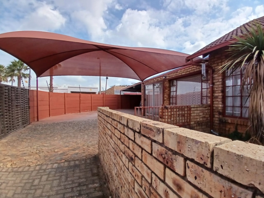 3 Bedroom Property for Sale in Randpoort Gauteng
