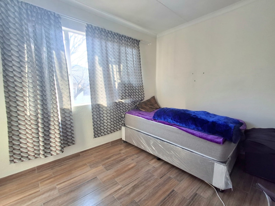 2 Bedroom Property for Sale in Vorna Valley Gauteng