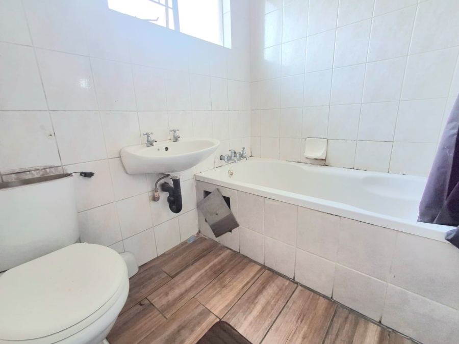 2 Bedroom Property for Sale in Vorna Valley Gauteng