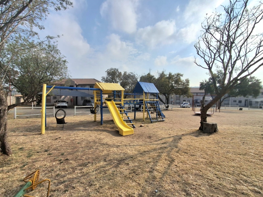 2 Bedroom Property for Sale in Vorna Valley Gauteng