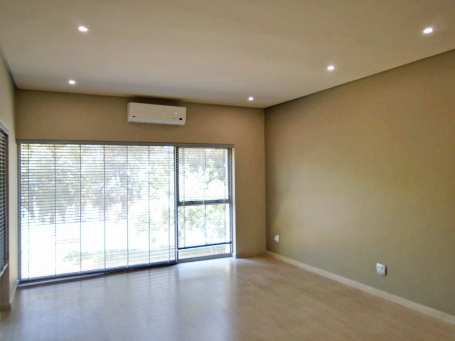 To Let 3 Bedroom Property for Rent in Oaklands Gauteng