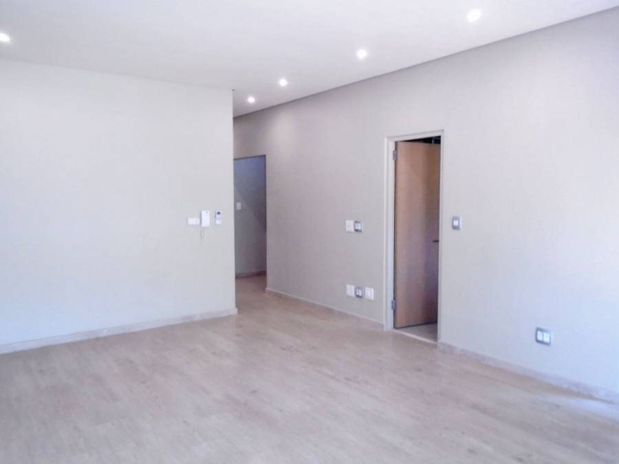 To Let 3 Bedroom Property for Rent in Oaklands Gauteng