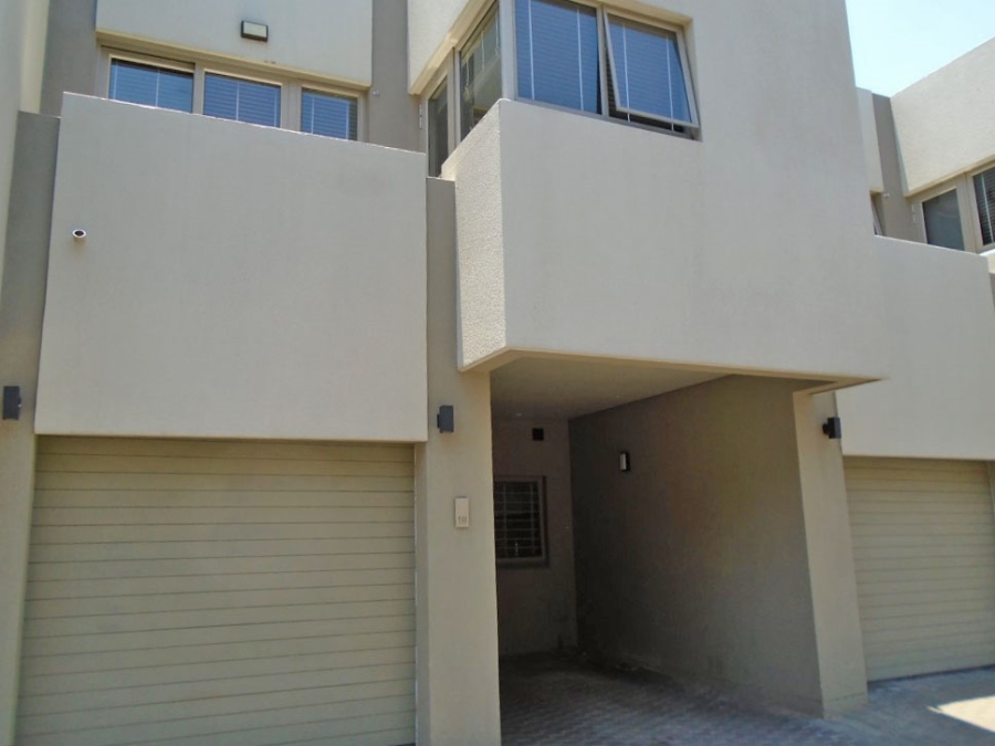 To Let 3 Bedroom Property for Rent in Oaklands Gauteng
