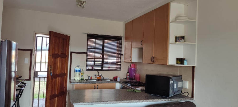 To Let 2 Bedroom Property for Rent in Noordwyk Gauteng