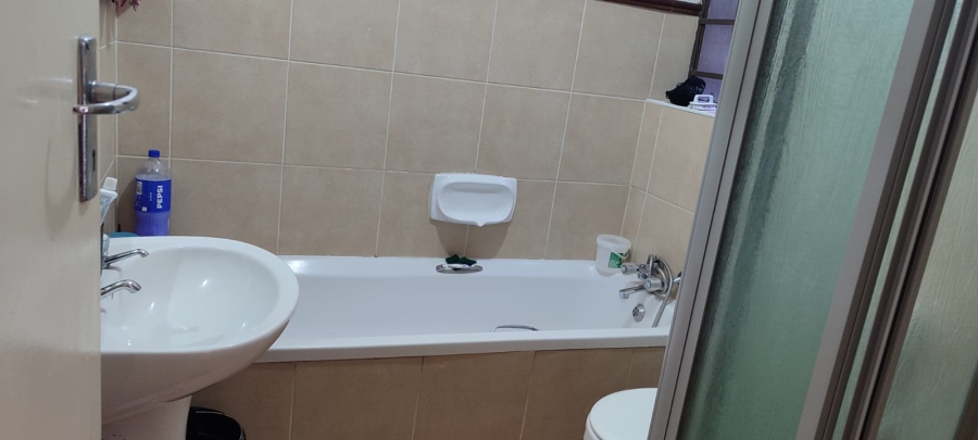 To Let 2 Bedroom Property for Rent in Noordwyk Gauteng