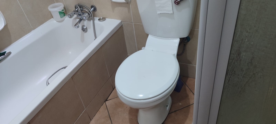 To Let 2 Bedroom Property for Rent in Noordwyk Gauteng