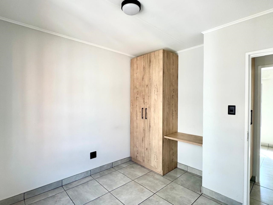 To Let 2 Bedroom Property for Rent in Orlando Gauteng