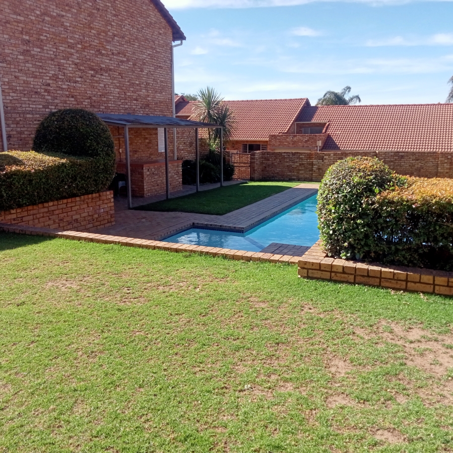 To Let 2 Bedroom Property for Rent in Sundowner Gauteng