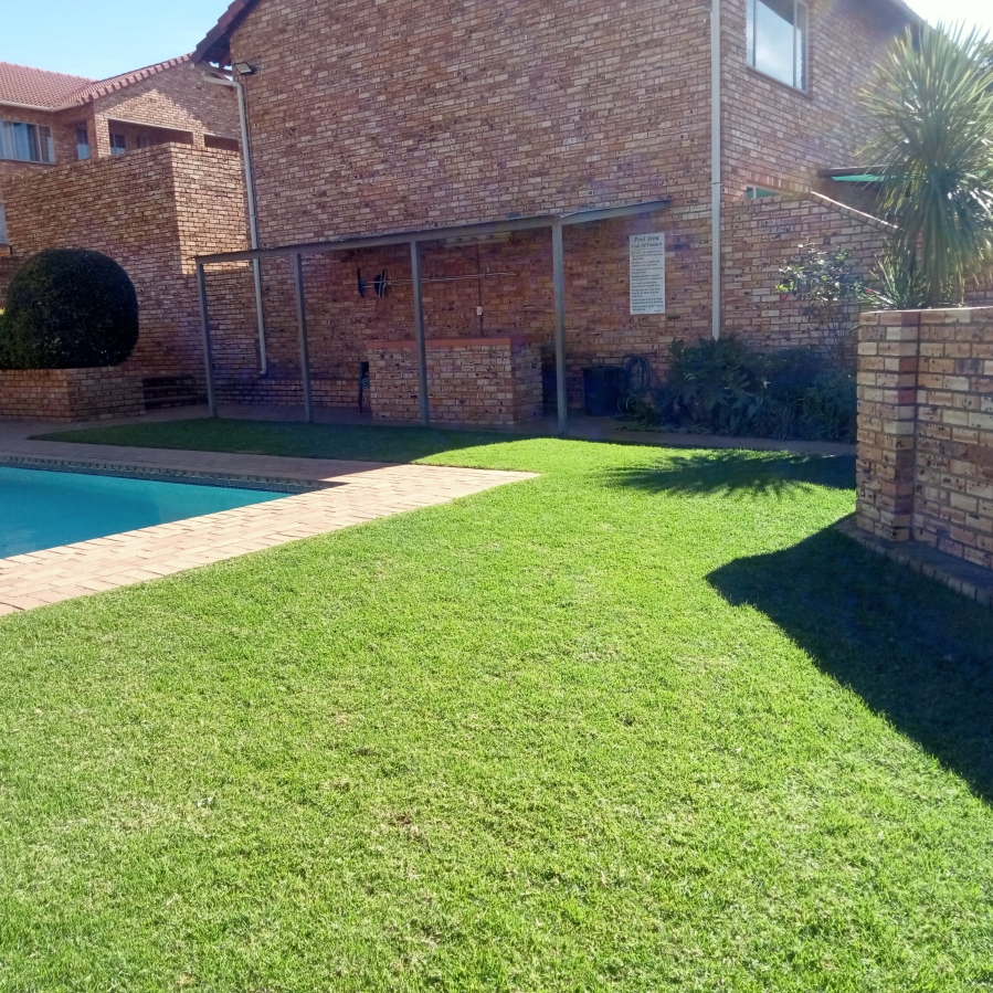 To Let 2 Bedroom Property for Rent in Sundowner Gauteng