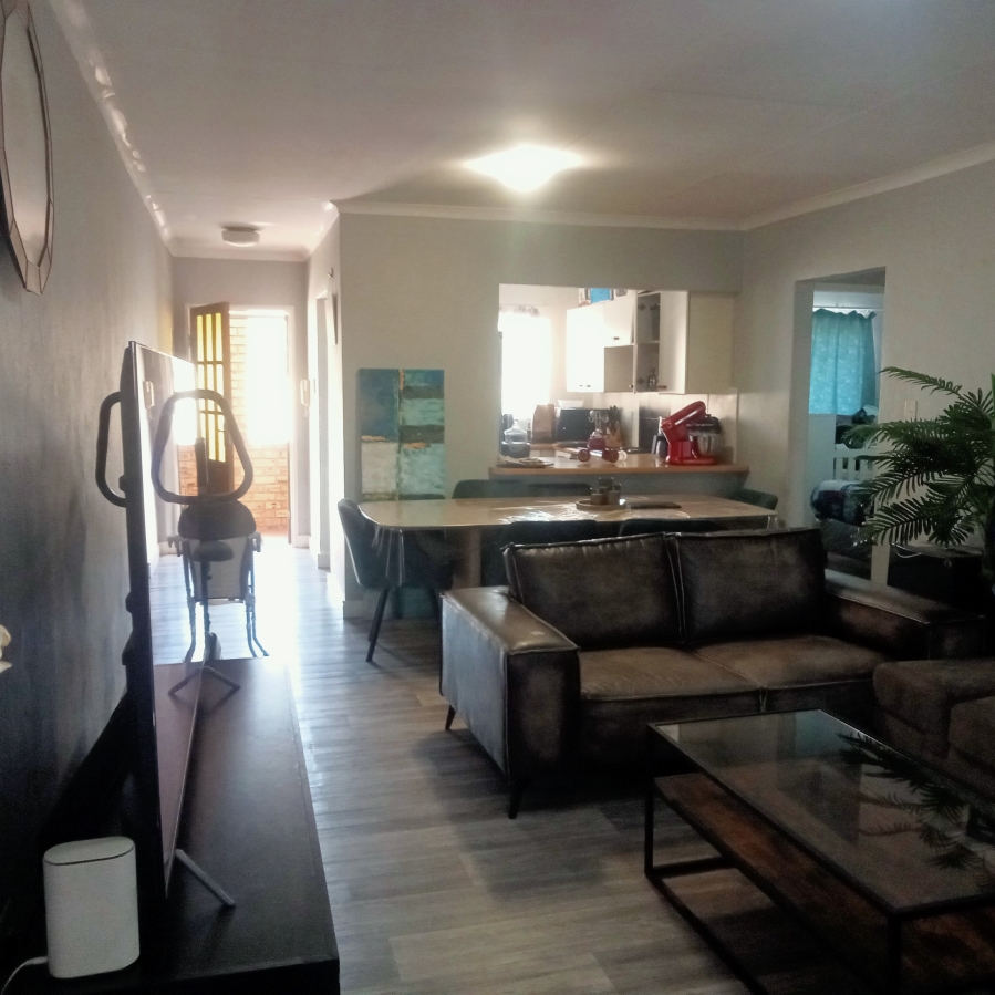 To Let 2 Bedroom Property for Rent in Sundowner Gauteng