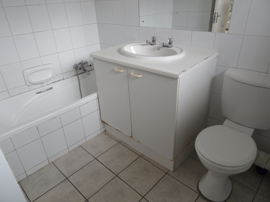 To Let 1 Bedroom Property for Rent in Rembrandt Park Gauteng