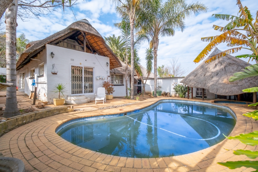 3 Bedroom Property for Sale in Fontainebleau Gauteng