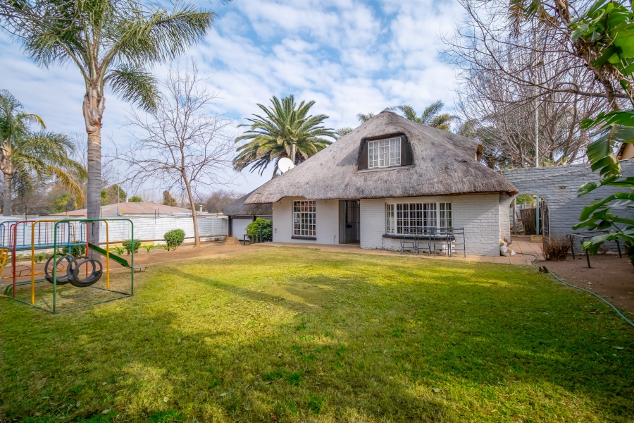 3 Bedroom Property for Sale in Fontainebleau Gauteng