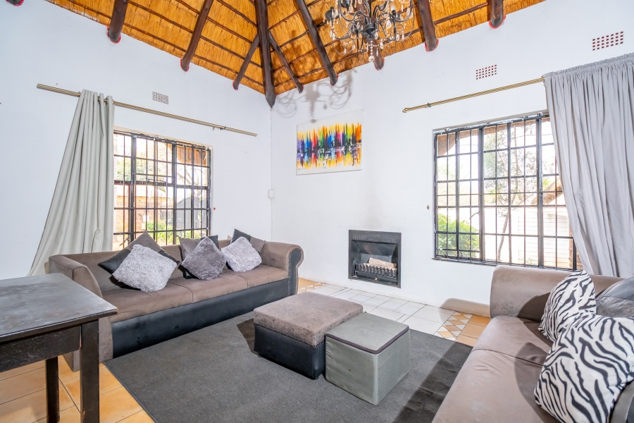 3 Bedroom Property for Sale in Fontainebleau Gauteng