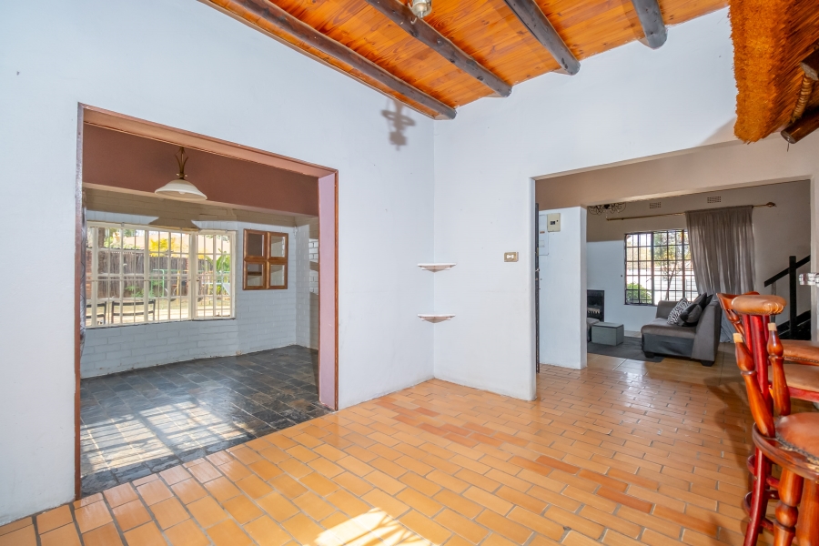 3 Bedroom Property for Sale in Fontainebleau Gauteng