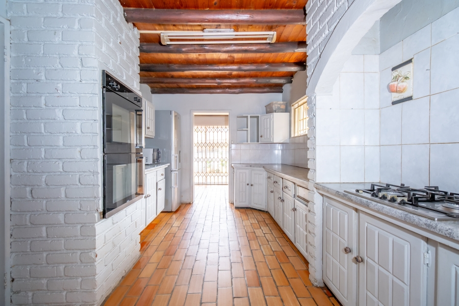 3 Bedroom Property for Sale in Fontainebleau Gauteng