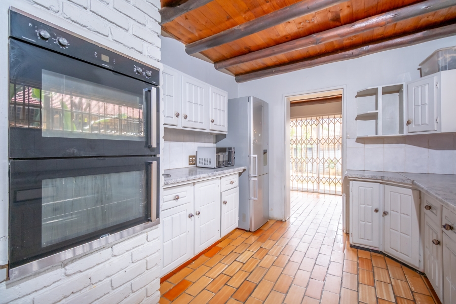 3 Bedroom Property for Sale in Fontainebleau Gauteng