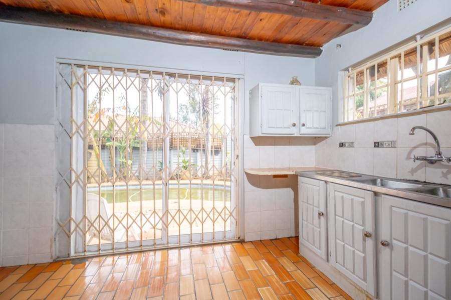 3 Bedroom Property for Sale in Fontainebleau Gauteng