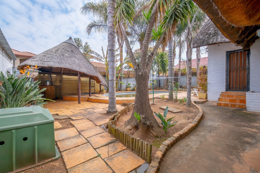 3 Bedroom Property for Sale in Fontainebleau Gauteng
